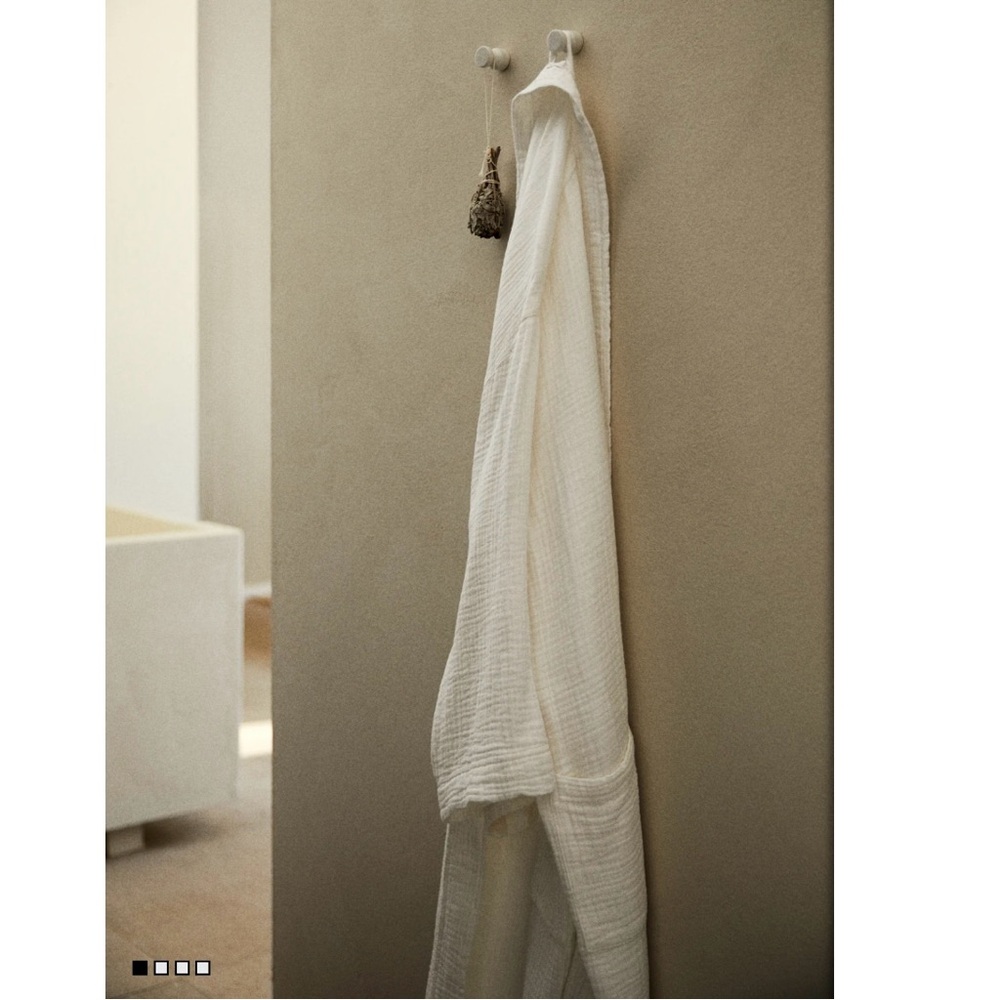 H&M Muslin Bathrobe in White (Unisex Fit) - Picture 2 of 10